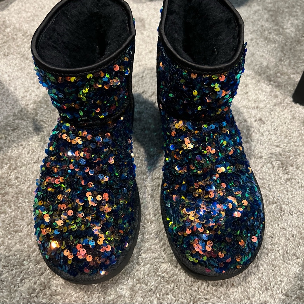 UGG Classic Mini Stellar Sequin Boot Size 8 Women Black EUC
